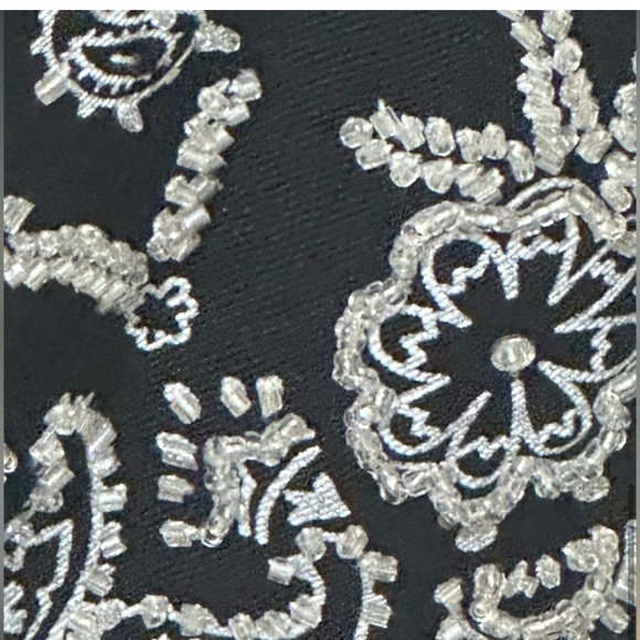 Vintage Oversized Embellishments & Embroidered
Jean Jacket 3X - Picture 10 of 11